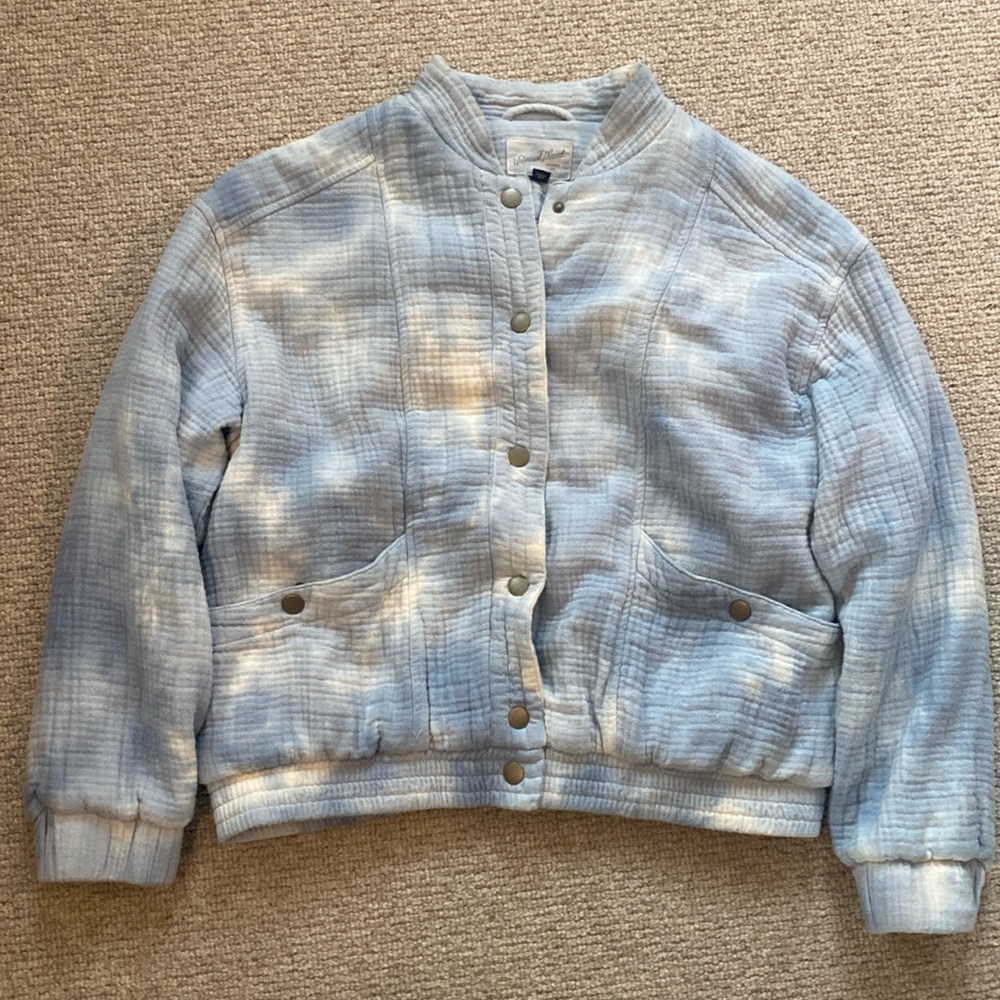 Universal threads womens javket. Small. Light blue/white tie dye/cloud print